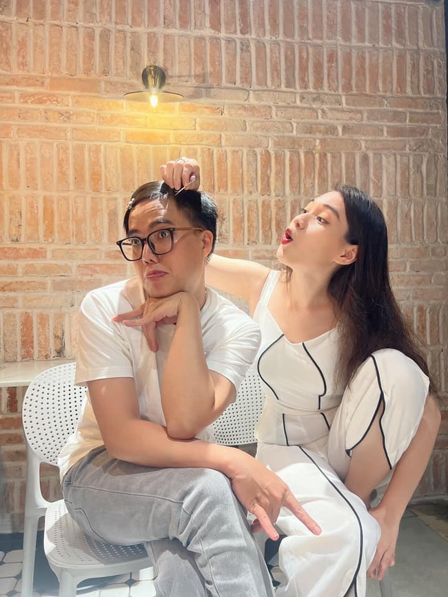Sao nam Vbiz kết hôn sinh con nhưng vẫn bị đặt câu hỏi về giới tính, vợ lên truyền hình khui chuyện không ngờ- Ảnh 3.