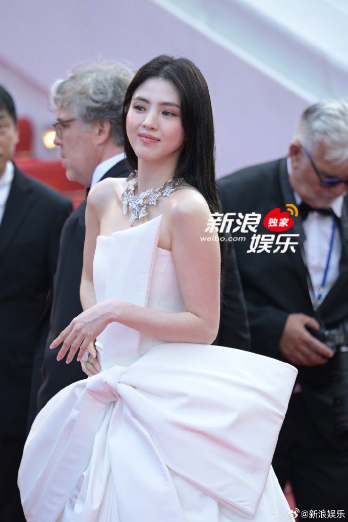 Kẻ thù số 1 của Han So Hee tại Cannes: Khiến nữ diễn viên “tàng hình” trên thảm đỏ, chuyên dìm nhan sắc!- Ảnh 7.