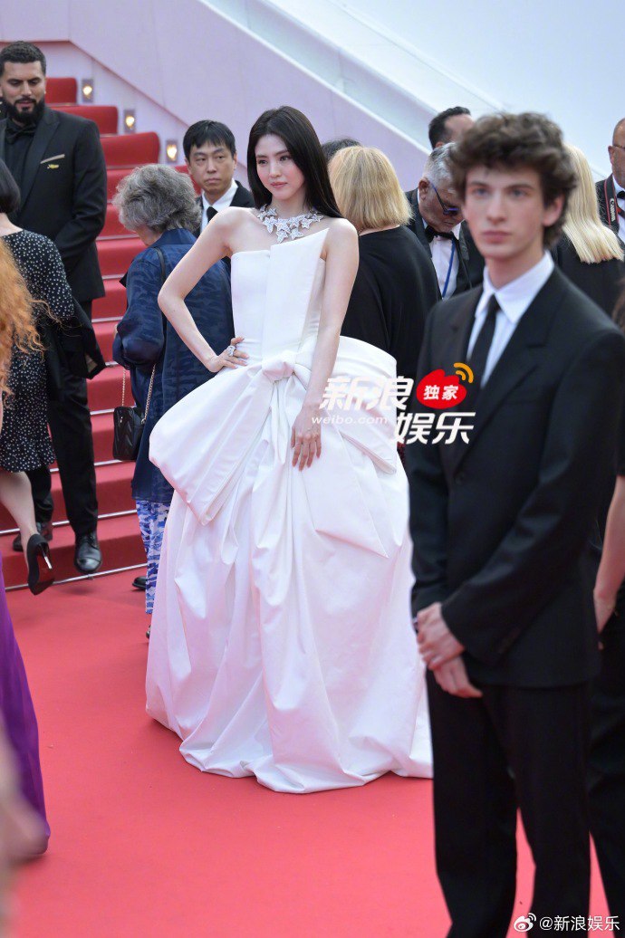 Kẻ thù số 1 của Han So Hee tại Cannes: Khiến nữ diễn viên “tàng hình” trên thảm đỏ, chuyên dìm nhan sắc!- Ảnh 5.