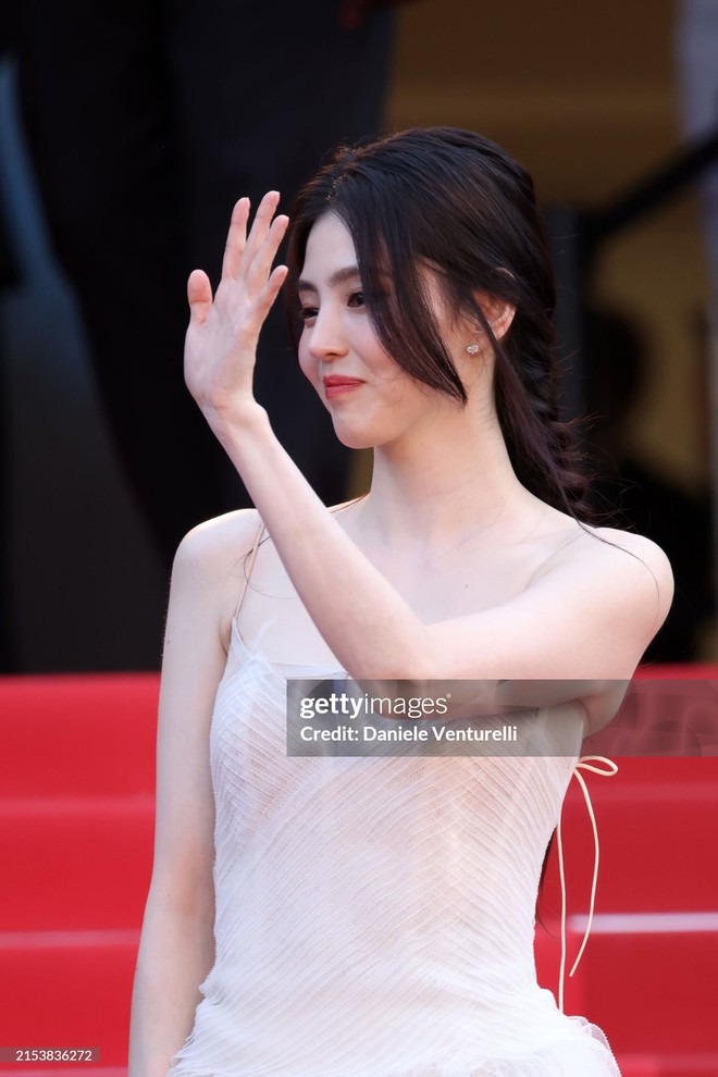 Kẻ thù số 1 của Han So Hee tại Cannes: Khiến nữ diễn viên “tàng hình” trên thảm đỏ, chuyên dìm nhan sắc!- Ảnh 11.