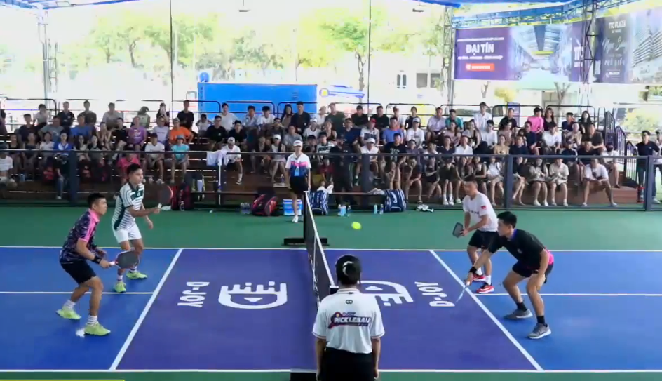 Độc lạ pickleball: Trọng tài "bị thay" ngay giữa trận đấu của Lý Hoàng Nam dù bắt lỗi đúng- Ảnh 2.