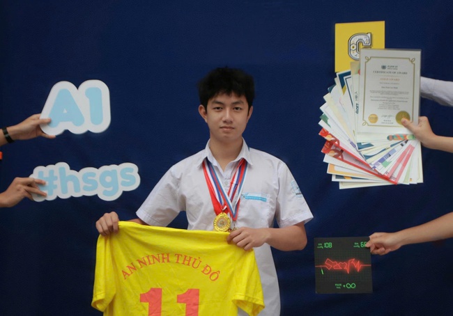 Từng tự ti v&igrave; giọng địa phương nặng, nam sinh viết 1 c&acirc;u cực "thấm" trong b&agrave;i luận, gi&agrave;nh lu&ocirc;n học bổng 14 trường đại học của Mỹ- Ảnh 1.