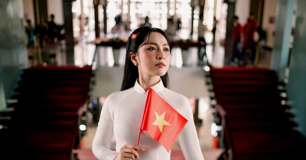 Một ca sĩ Việt bỗng trở thành tâm điểm tranh cãi: Lớp 11 đã một mình lên thành phố học trường Nhạc viện- Ảnh 1.