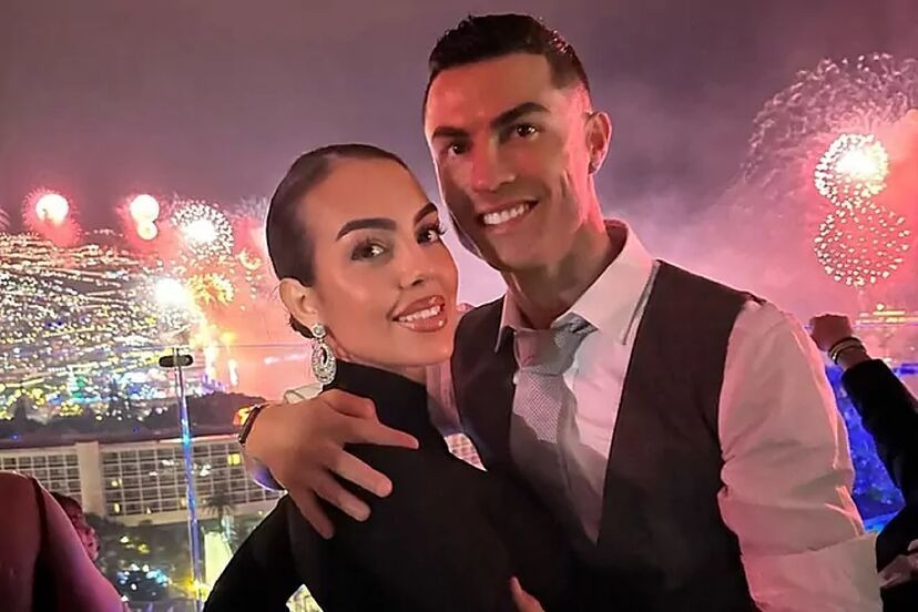 5 nàng WAG kiếm tiền giỏi nhất thế giới: Bạn gái Ronaldo và vợ Messi góp mặt, nhưng đều xếp sau một người- Ảnh 5.
