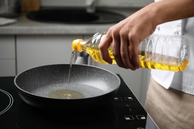 4 sai lầm khi dùng dầu ăn có thể 