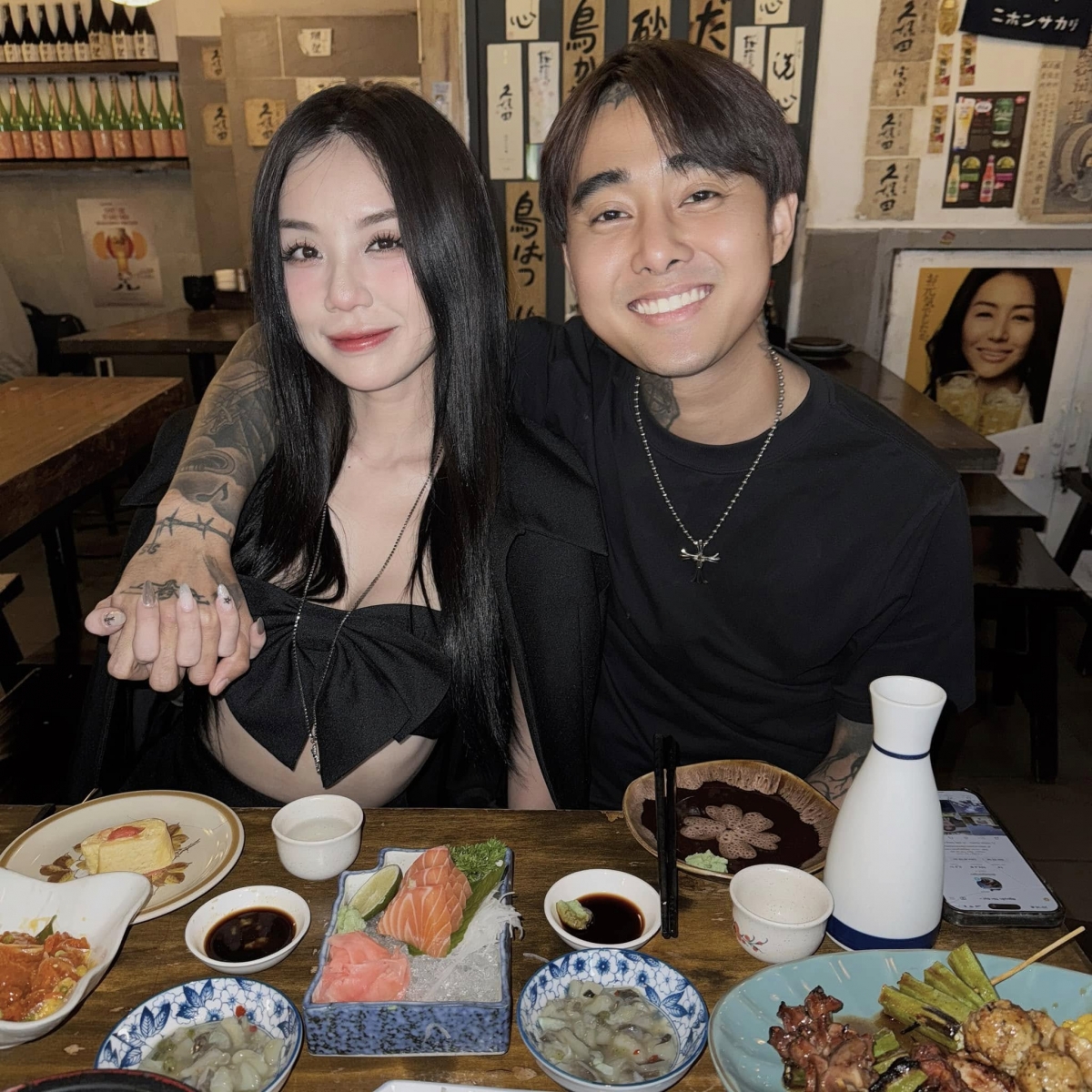 Cặp đôi Việt vừa cầu hôn sau 5 năm yêu: Bên nhau đầy sóng gió, đàng gái từng đổ vỡ và có 2 con riêng- Ảnh 3. Cặp đôi Việt vừa cầu hôn sau 5 năm yêu: Bên nhau đầy sóng gió, đàng gái từng đổ vỡ và có 2 con riêng- Ảnh 3.