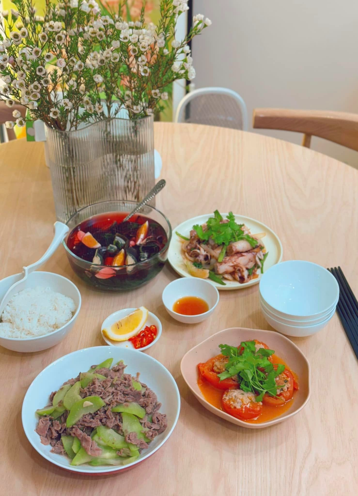 Mai Ngọc mới đẻ hơn 10 ngày đã gần về cân nặng trước bầu nhờ thói quen này- Ảnh 4. Mai Ngọc mới đẻ hơn 10 ngày đã gần về cân nặng trước bầu nhờ thói quen này- Ảnh 4.