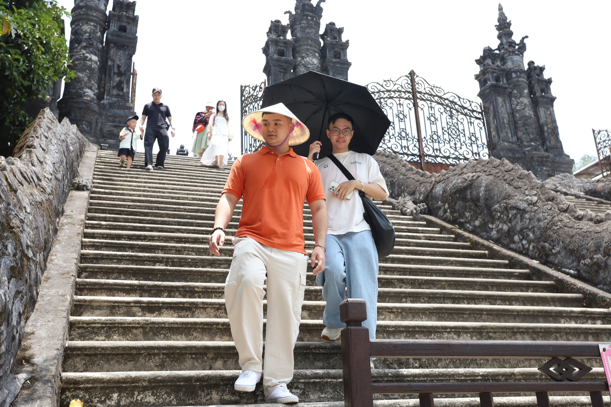 Du khách nườm nượp đến cố đô Huế- Ảnh 6.