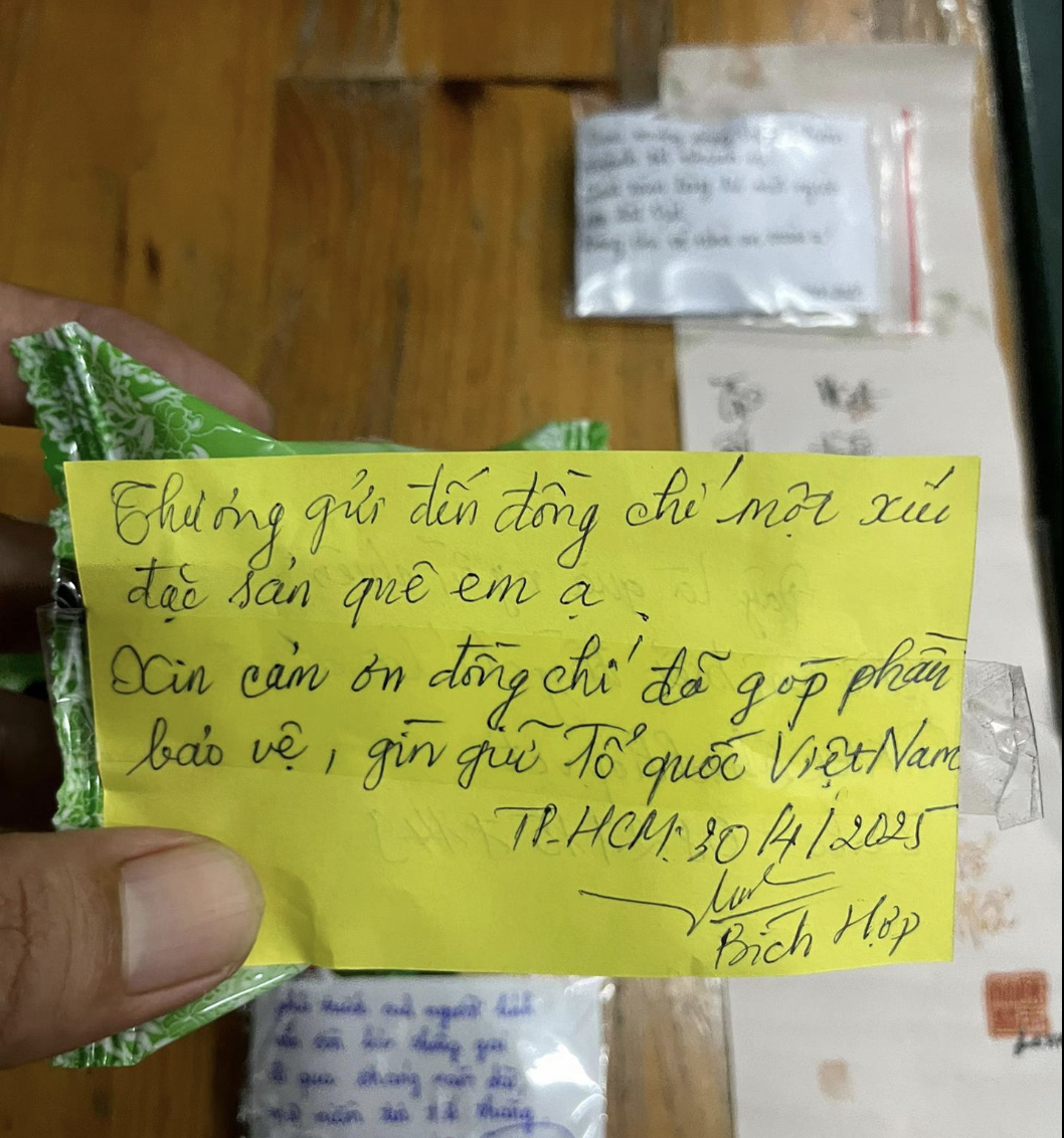 Chiến sĩ chia sẻ loạt thư tay từ người dân sau đại lễ 30/4: Đọc lên chỉ muốn ôm trọn cả đất nước vào lòng- Ảnh 3.