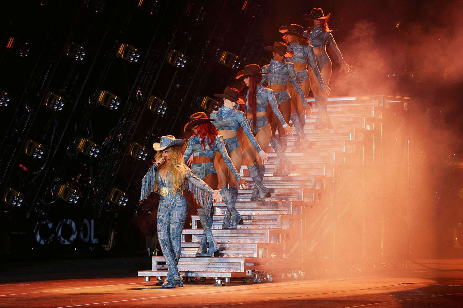 Nữ ca sĩ đáng sợ nhất showbiz bất ngờ có 1 hành động khiến piano bùng lửa, gây lo ngại cháy nổ trên sân khấu- Ảnh 3.
