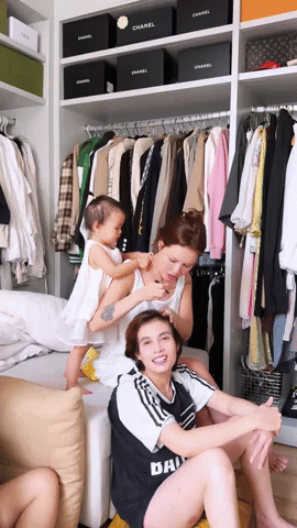 Cảnh sống chung với mẹ chồng lẫn mẹ đẻ của một hot TikToker khiến dân mạng ngỡ ngàng: Con dâu vừa giỏi vừa giàu thì mẹ chồng nào dám chê?!- Ảnh 4.