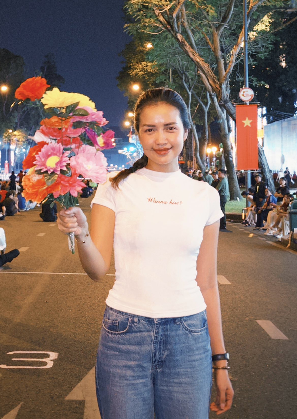 Một người đẹp đi diễu hành trở nên viral khắp MXH, nụ cười trên sóng trực tiếp đánh bại mọi loại thể loại camera- Ảnh 4.
