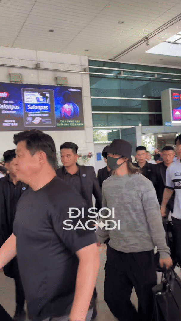 Hot: Daesung (BIGBANG) đi giữa 