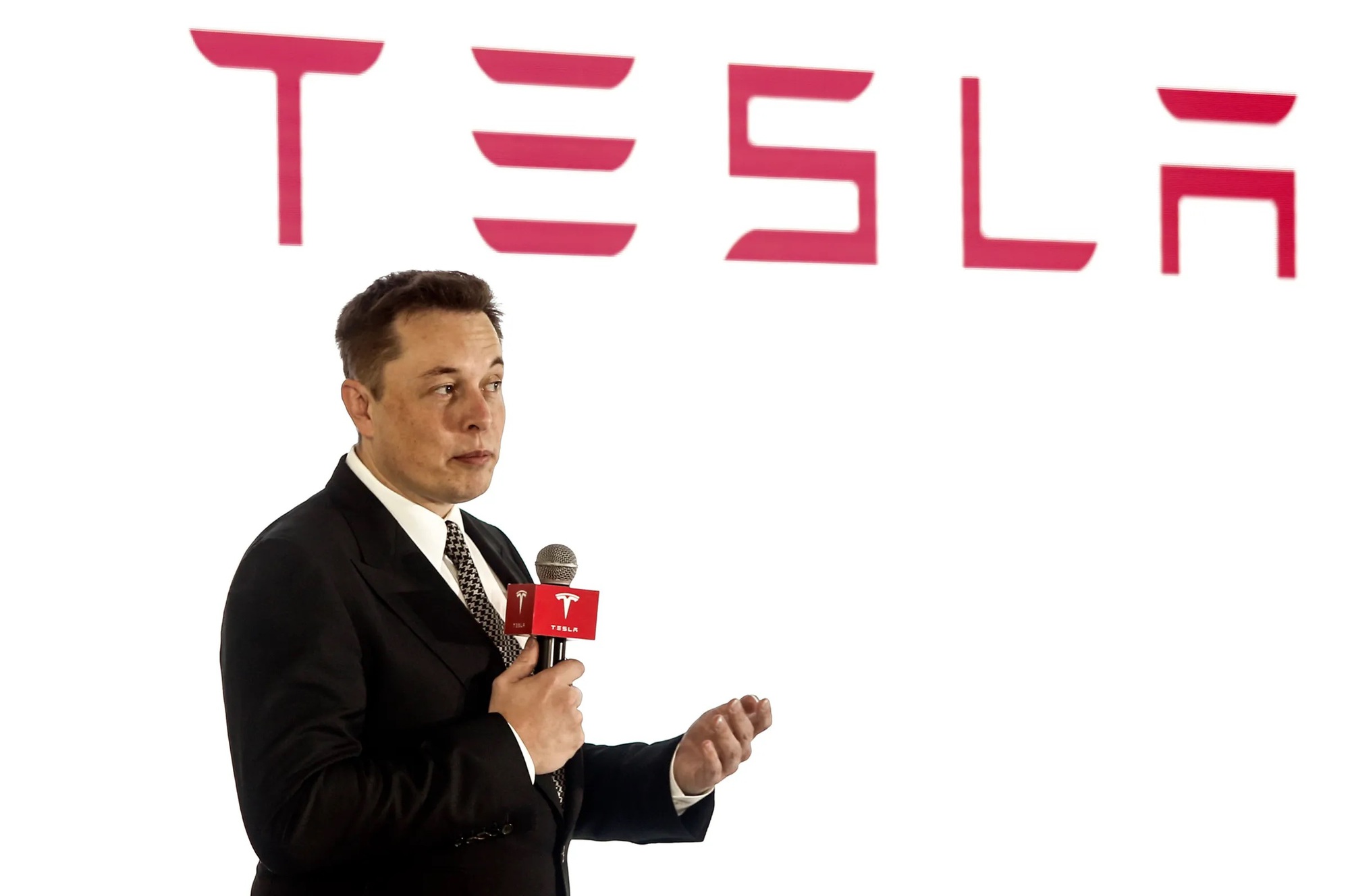 WSJ: Elon Musk bị “đâm sau lưng”, Tesla âm thầm tìm CEO thay thế giữa khủng hoảng- Ảnh 1. WSJ: Elon Musk bị “đâm sau lưng”, Tesla âm thầm tìm CEO thay thế giữa khủng hoảng- Ảnh 1.