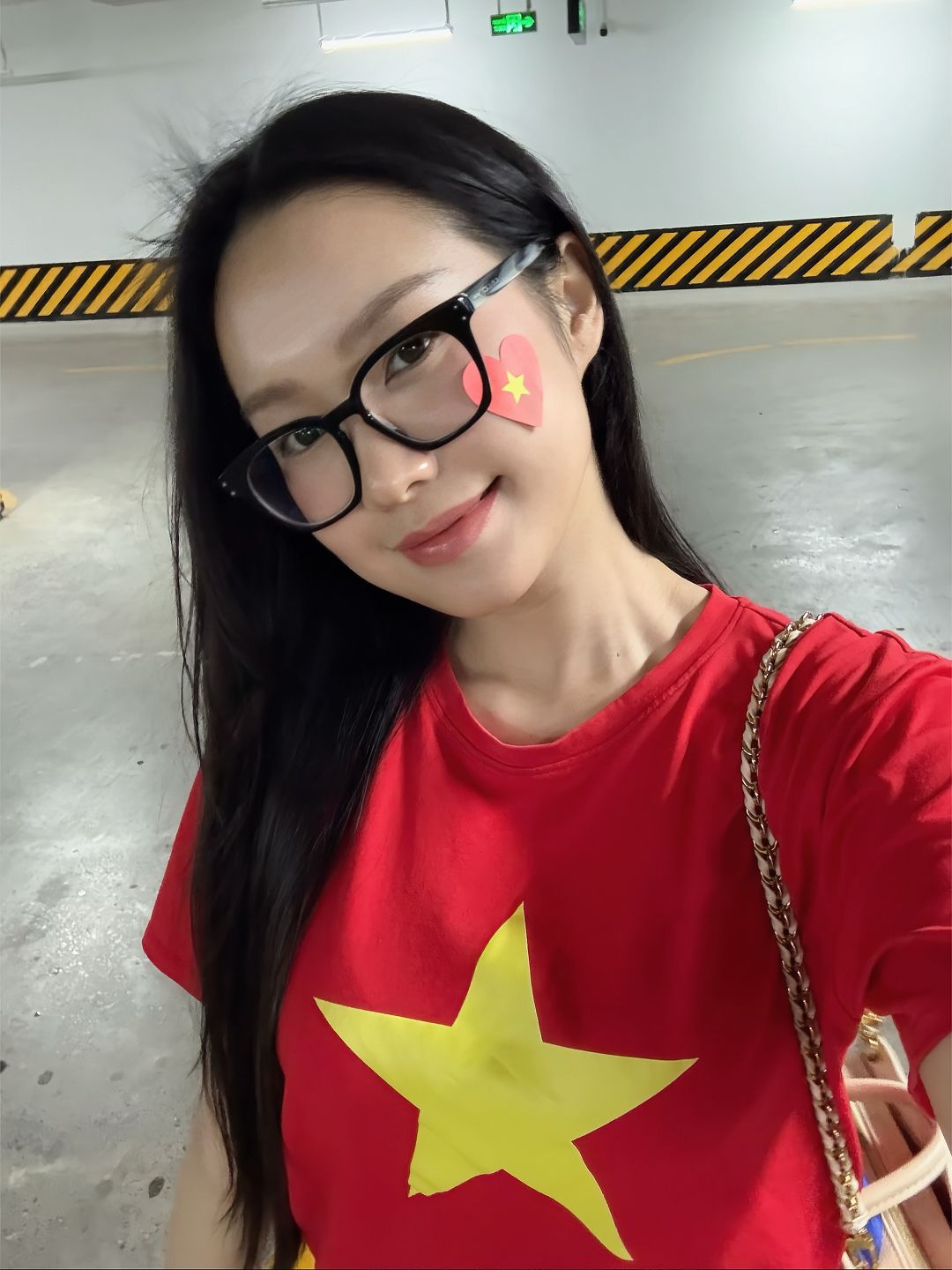 Doãn Hải My cùng Văn Hậu chiếm spotlight trên SVĐ, ảnh 