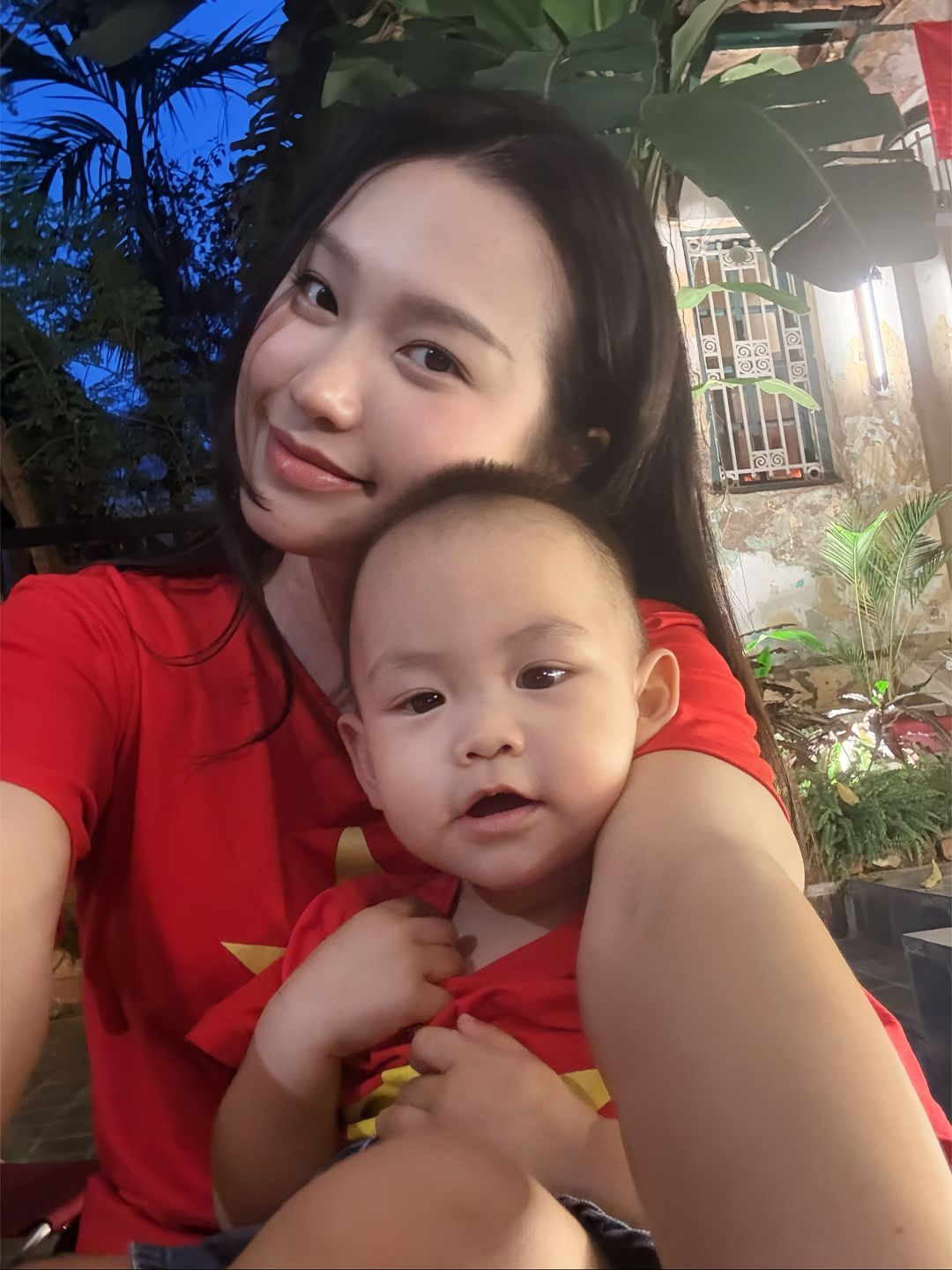 Doãn Hải My cùng Văn Hậu chiếm spotlight trên SVĐ, ảnh 