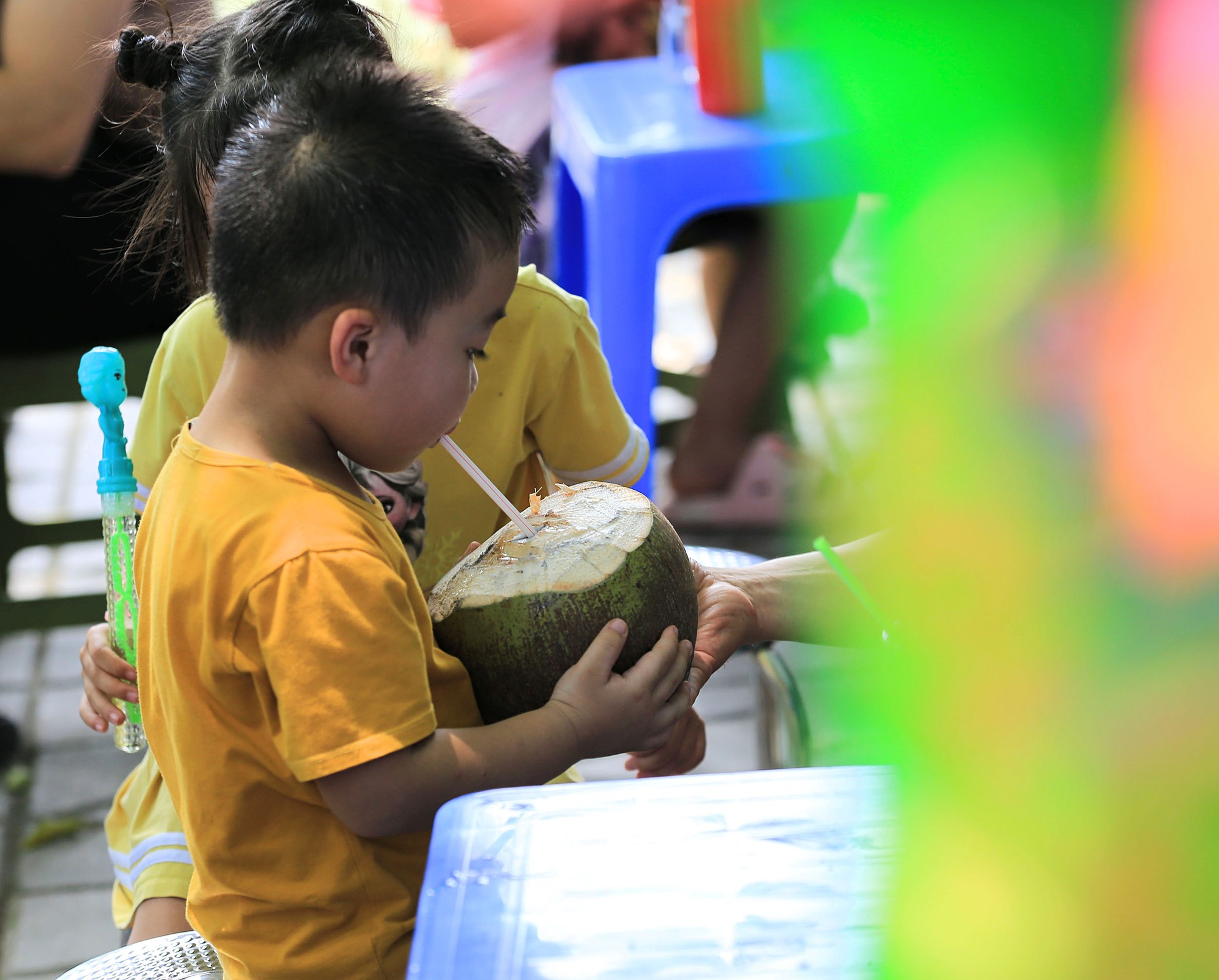 Vườn thú Hà Nội đông nghịt người đến tham quan trong ngày thứ 3 của kỳ nghỉ lễ 30/4 - 1/5- Ảnh 21.