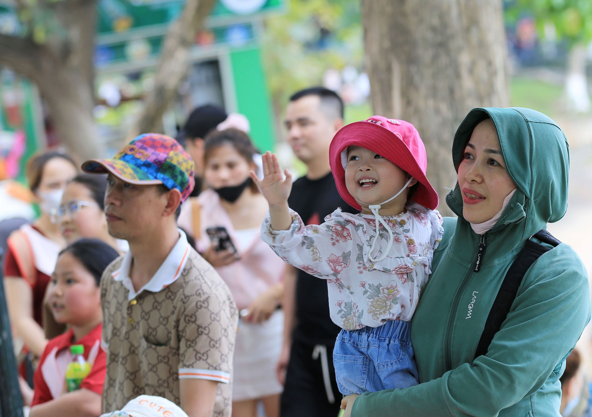 Vườn thú Hà Nội đông nghịt người đến tham quan trong ngày thứ 3 của kỳ nghỉ lễ 30/4 - 1/5- Ảnh 9.