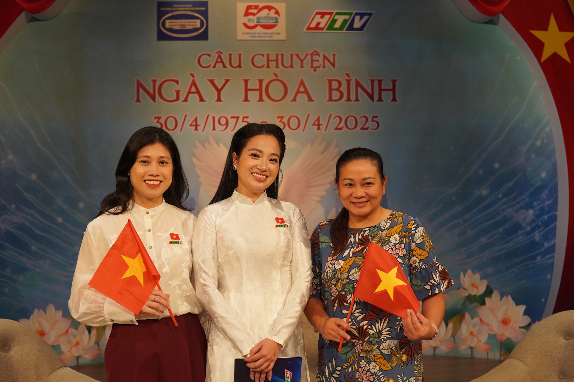 Bà xã NSƯT Quốc Cơ - MC Hồng Phượng hội ngộ cùng Hoa hậu Bảo Ngọc trong chương trình mừng đại lễ 30/4- Ảnh 1.