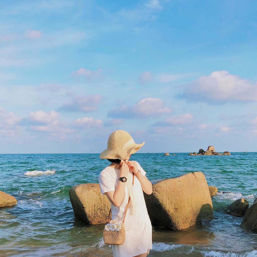 1 thành phố biển “đông chưa từng có” trong kỳ nghỉ lễ 30/4-1/5 năm nay: Nhiều nơi kín phòng, bãi xe chật kín- Ảnh 4.