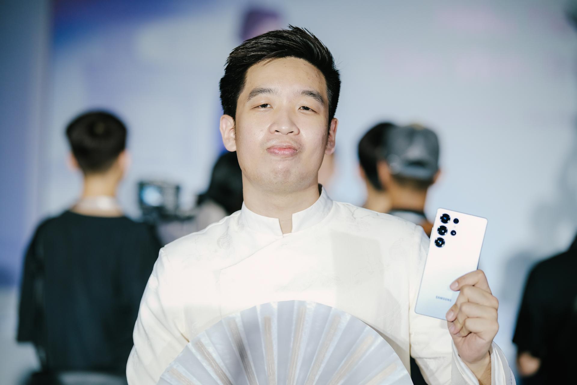 Một đêm hoá sĩ tử giữa lòng Hà Nội: Gen Z kể chuyện học - thi - hiểu mình cùng Galaxy AI tại Văn Miếu - Quốc Tử Giám- Ảnh 5. Một đêm hoá sĩ tử giữa lòng Hà Nội: Gen Z kể chuyện học - thi - hiểu mình cùng Galaxy AI tại Văn Miếu - Quốc Tử Giám- Ảnh 5.