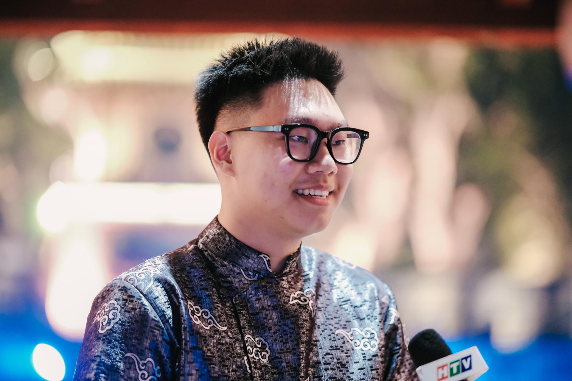 Một đêm hoá sĩ tử giữa lòng Hà Nội: Gen Z kể chuyện học - thi - hiểu mình cùng Galaxy AI tại Văn Miếu - Quốc Tử Giám- Ảnh 8. Một đêm hoá sĩ tử giữa lòng Hà Nội: Gen Z kể chuyện học - thi - hiểu mình cùng Galaxy AI tại Văn Miếu - Quốc Tử Giám- Ảnh 8.