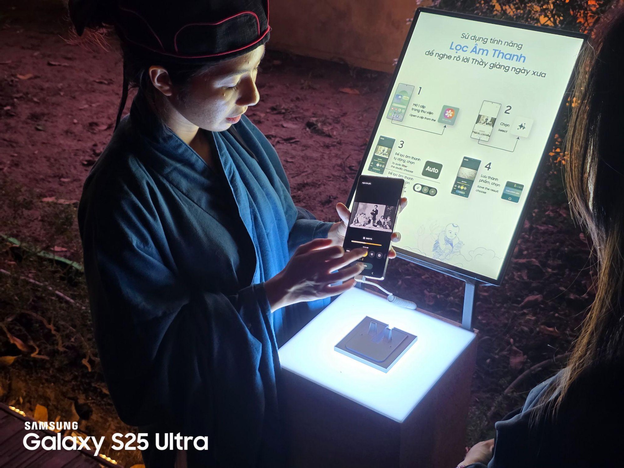 Một đêm hoá sĩ tử giữa lòng Hà Nội: Gen Z kể chuyện học - thi - hiểu mình cùng Galaxy AI tại Văn Miếu - Quốc Tử Giám- Ảnh 9. Một đêm hoá sĩ tử giữa lòng Hà Nội: Gen Z kể chuyện học - thi - hiểu mình cùng Galaxy AI tại Văn Miếu - Quốc Tử Giám- Ảnh 9.