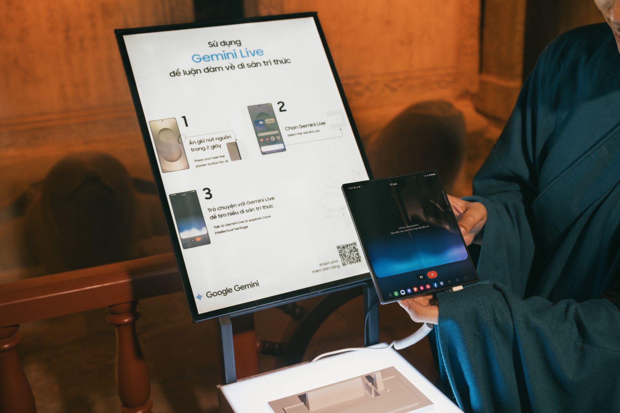 Một đêm hoá sĩ tử giữa lòng Hà Nội: Gen Z kể chuyện học - thi - hiểu mình cùng Galaxy AI tại Văn Miếu - Quốc Tử Giám- Ảnh 10. Một đêm hoá sĩ tử giữa lòng Hà Nội: Gen Z kể chuyện học - thi - hiểu mình cùng Galaxy AI tại Văn Miếu - Quốc Tử Giám- Ảnh 10.