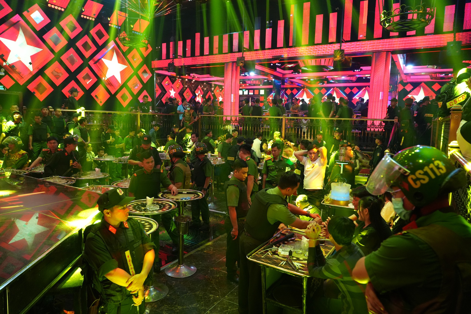 Công an Bình Thuận phát hiện chủ quán bar cùng 41 người dương tính ma túy- Ảnh 2.