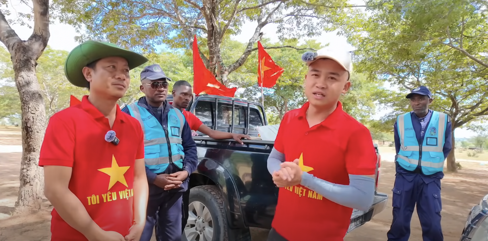 Thay đổi trong team Quang Linh Vlogs gây tranh cãi, người khởi xướng phải làm gấp 1 việc xoa dịu?- Ảnh 2.