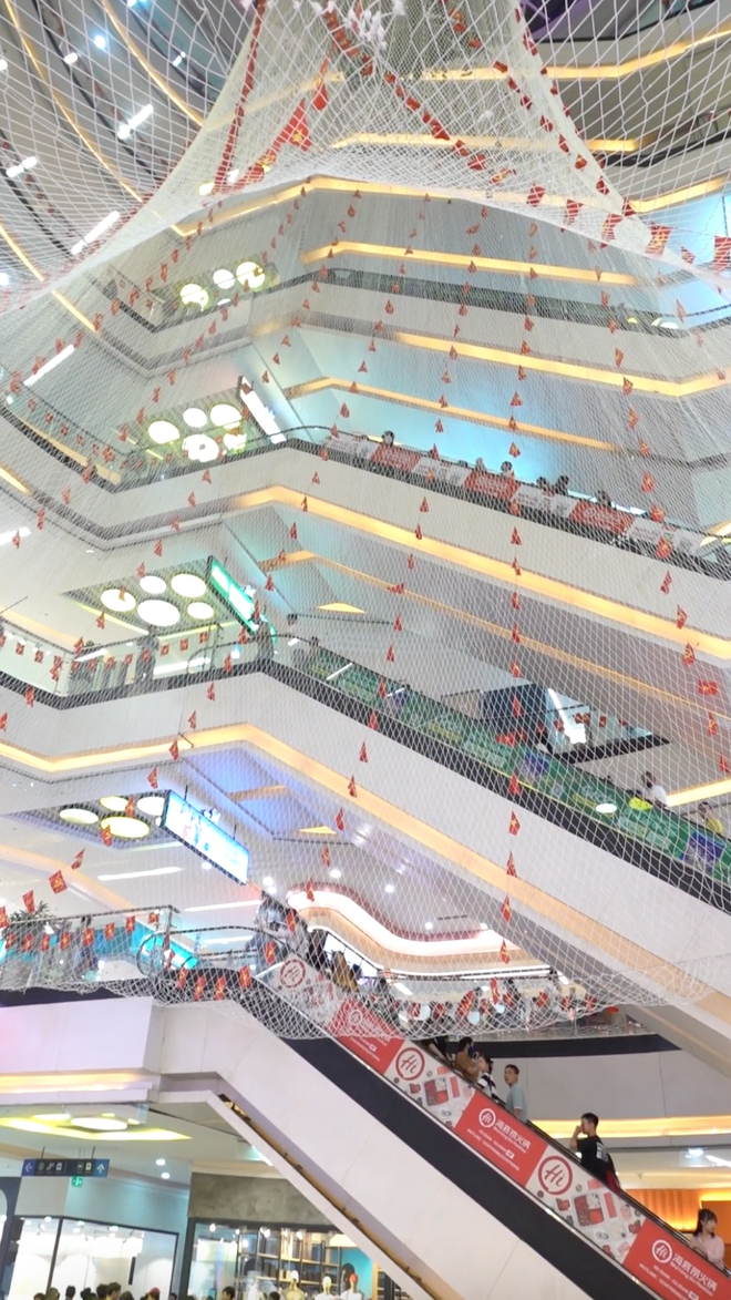 Cảnh tượng khác hoàn toàn tại Vạn Hạnh Mall mấy ngày nay: Dòng người xếp hàng dài, liên tục khen ngợi 1 điều- Ảnh 9.