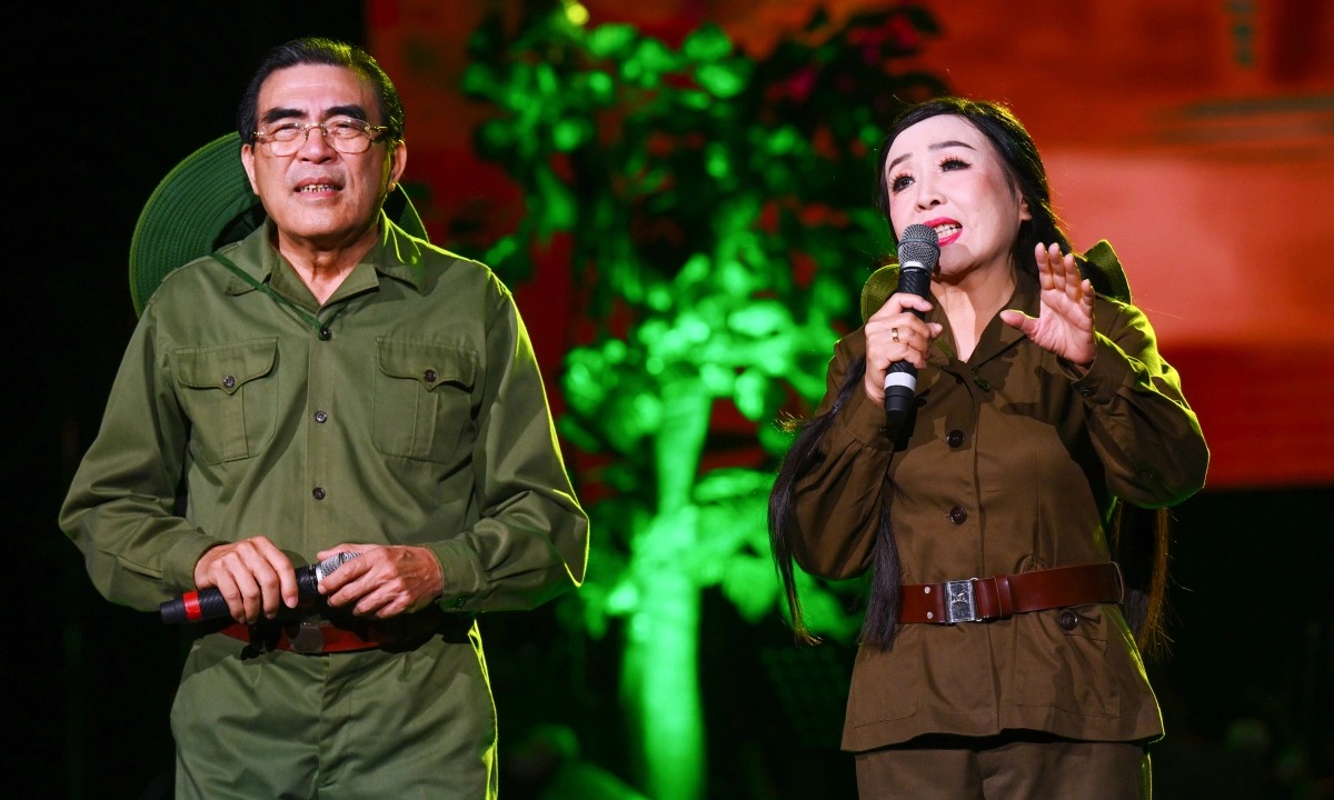Nữ NSND đầu tiên hát Bài ca thống nhất lịch sử, đứng ra bảo vệ Long Nhật vì một điều- Ảnh 2.
