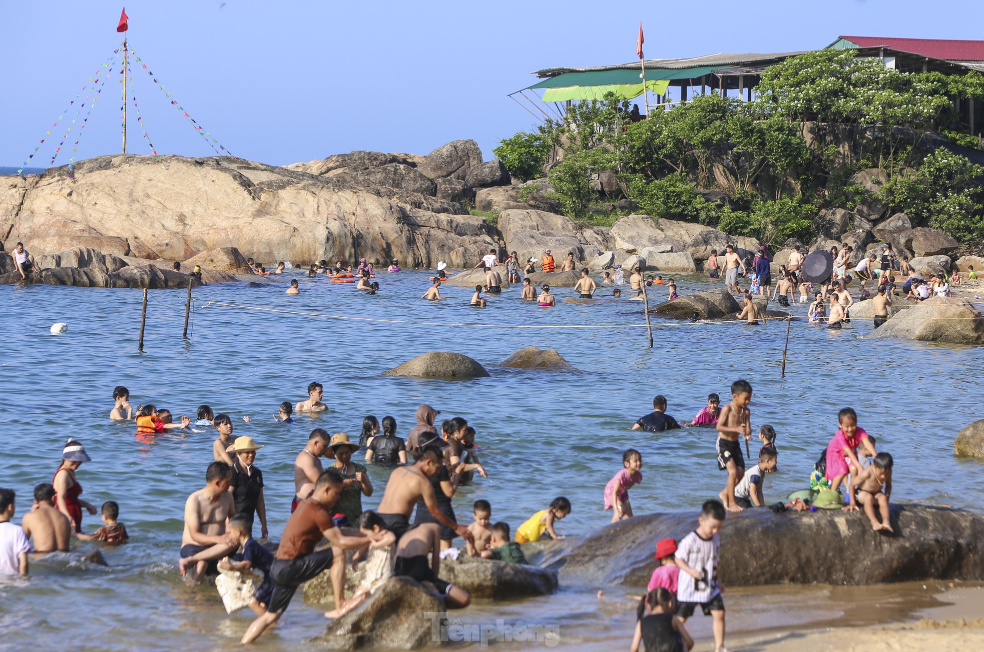 Bãi tắm hoang sơ, nước biển xanh ngắt ở 'thiên đường' du lịch Hà Tĩnh- Ảnh 5.