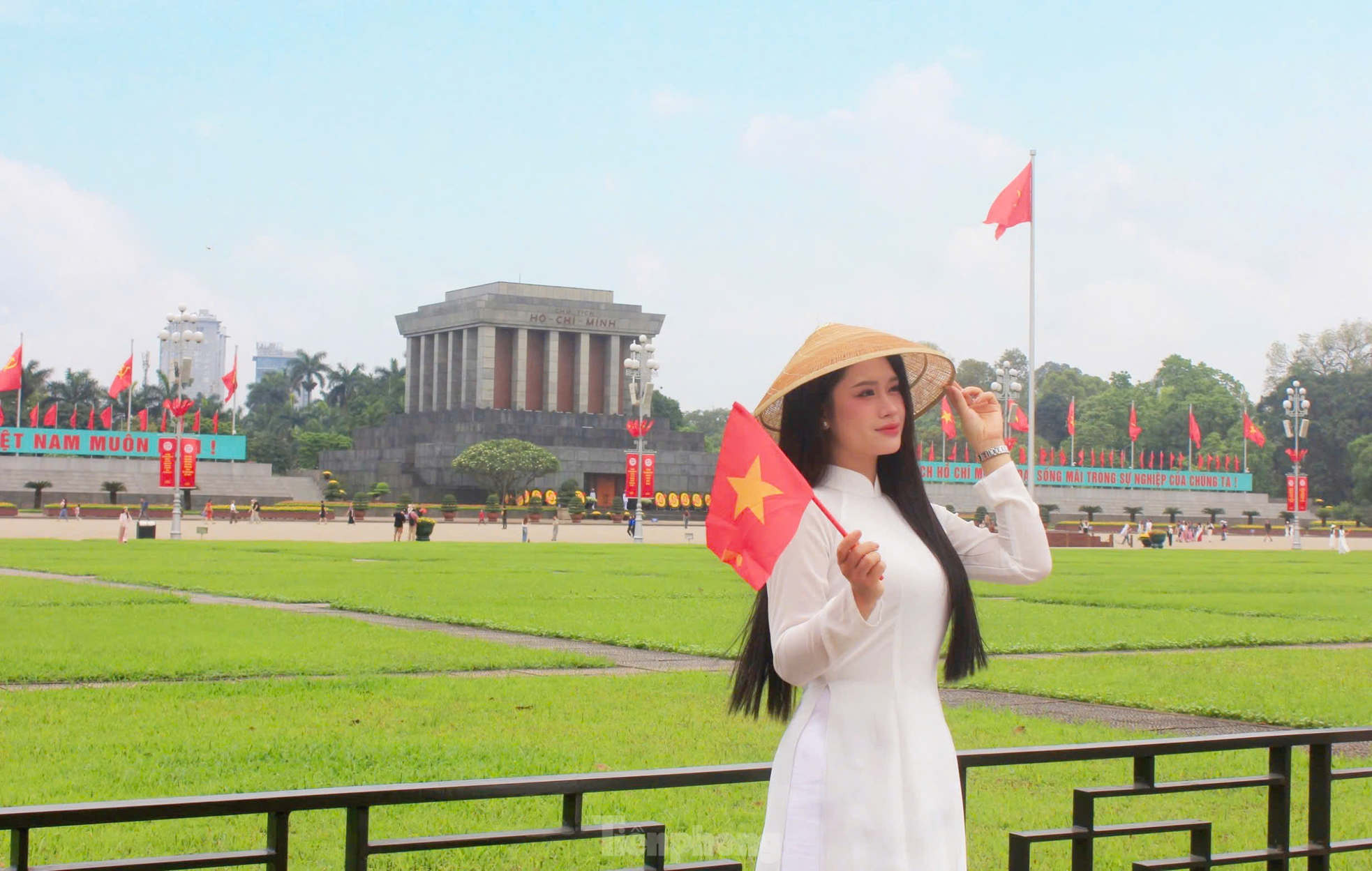 Khách nước ngoài ngưỡng mộ cách người Việt mừng 50 năm đất nước thống nhất- Ảnh 11.