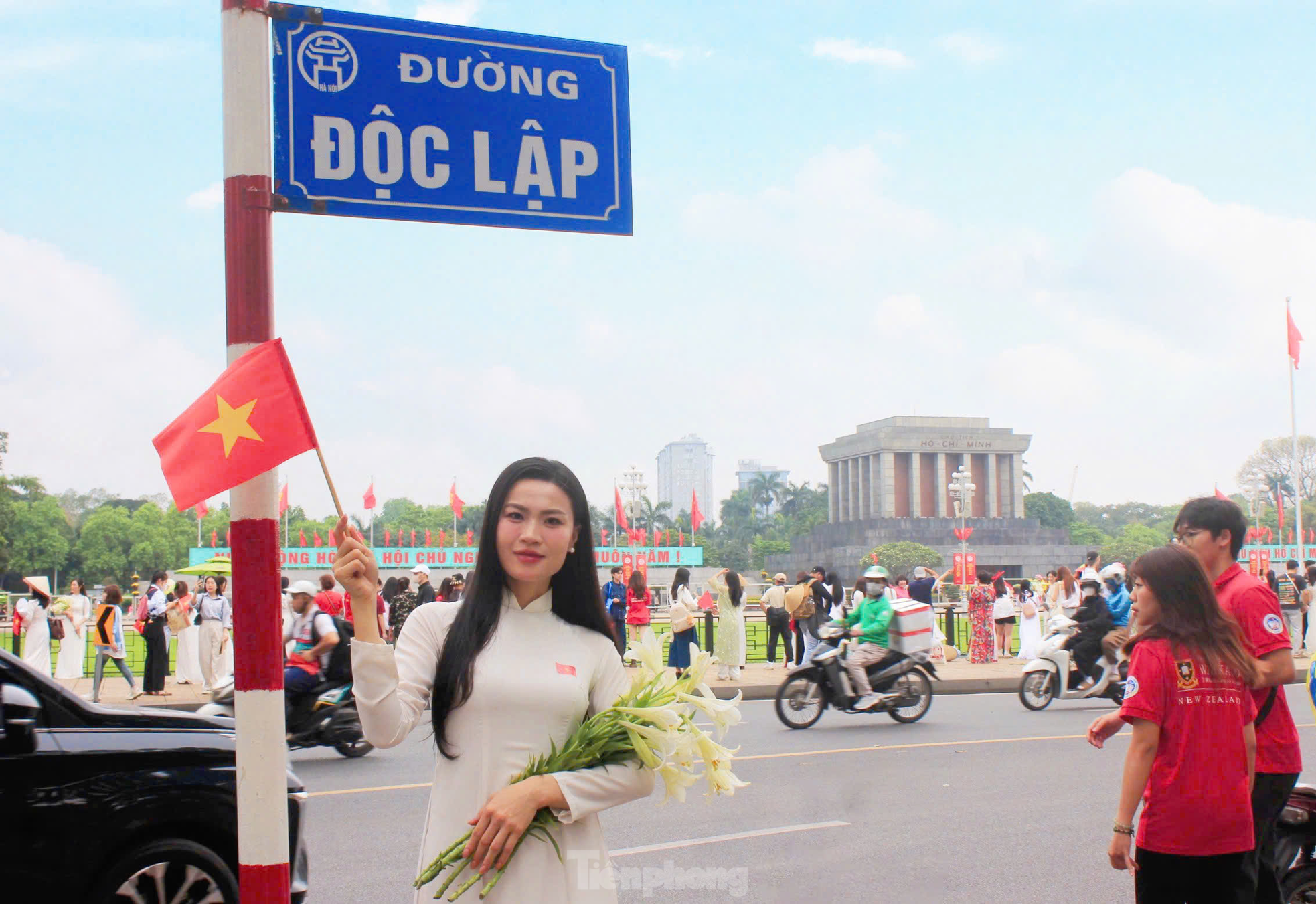 Khách nước ngoài ngưỡng mộ cách người Việt mừng 50 năm đất nước thống nhất- Ảnh 6.