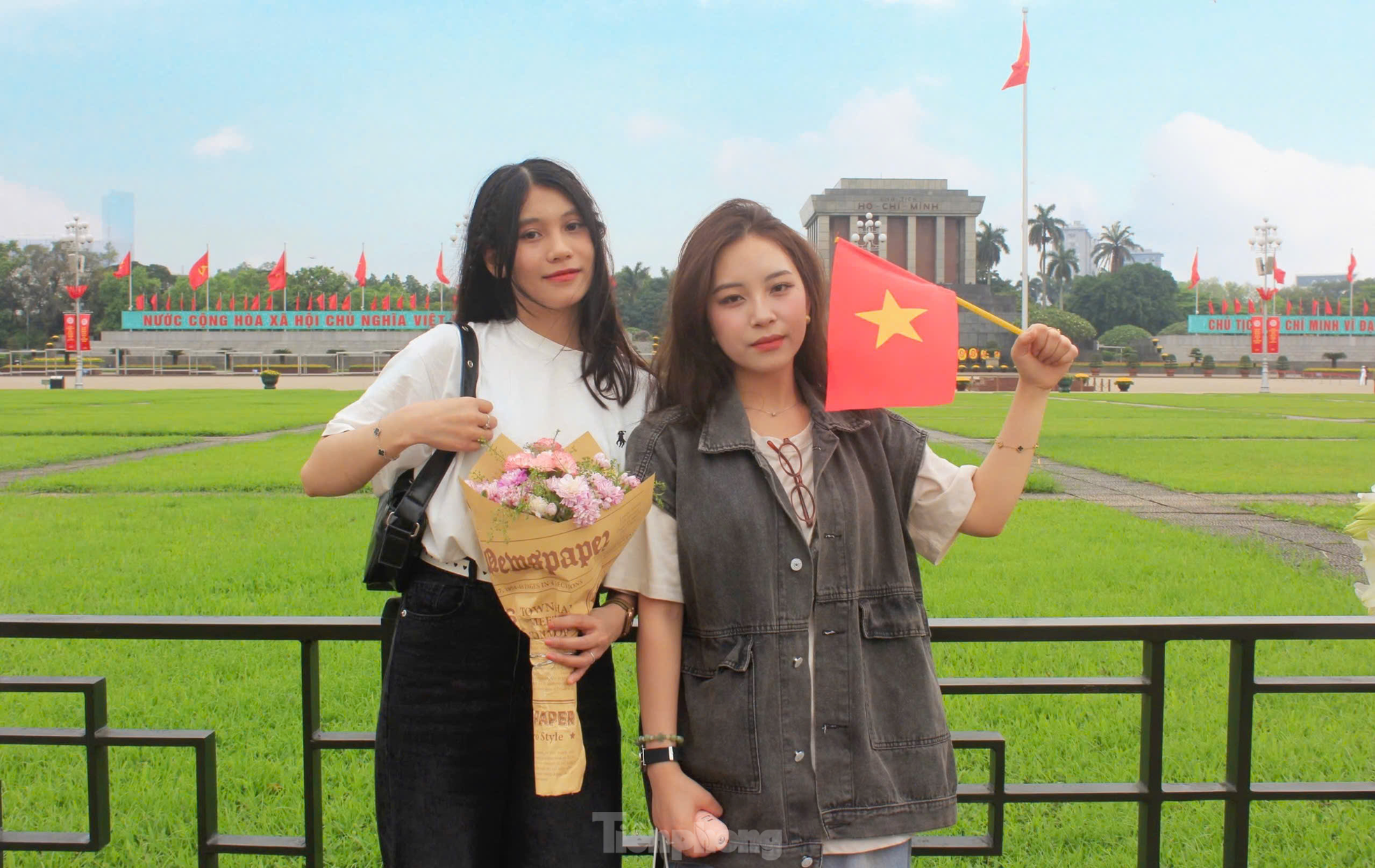 Khách nước ngoài ngưỡng mộ cách người Việt mừng 50 năm đất nước thống nhất- Ảnh 7.