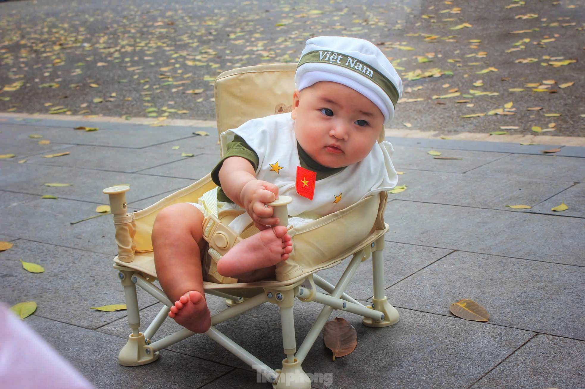 Khách nước ngoài ngưỡng mộ cách người Việt mừng 50 năm đất nước thống nhất- Ảnh 10.