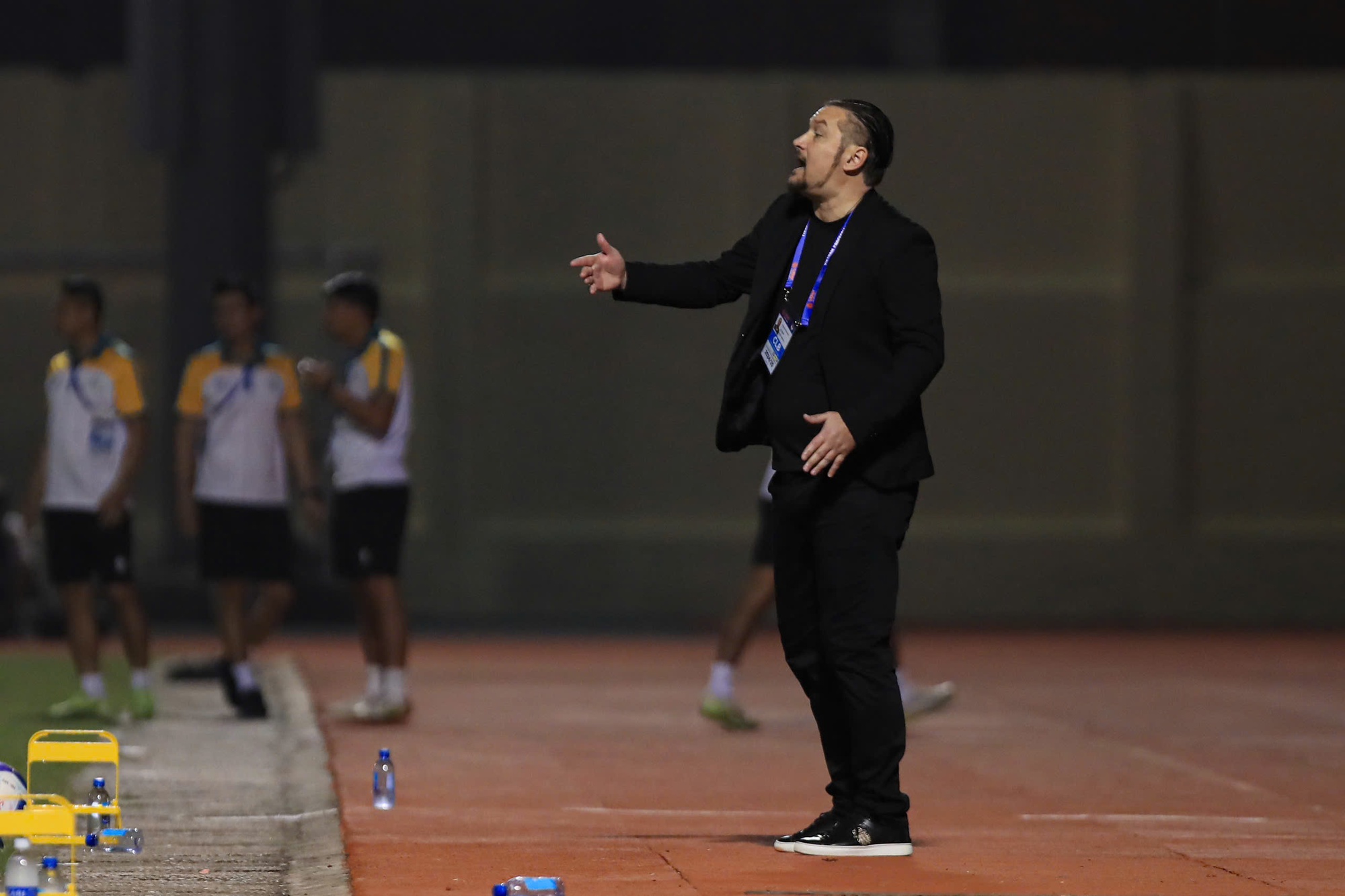 HLV châu Âu sắp làm điều chưa từng có ở Việt Nam, đạt dấu mốc khiến cả V.League nể phục?- Ảnh 2. HLV châu Âu sắp làm điều chưa từng có ở Việt Nam, đạt dấu mốc khiến cả V.League nể phục?- Ảnh 2.