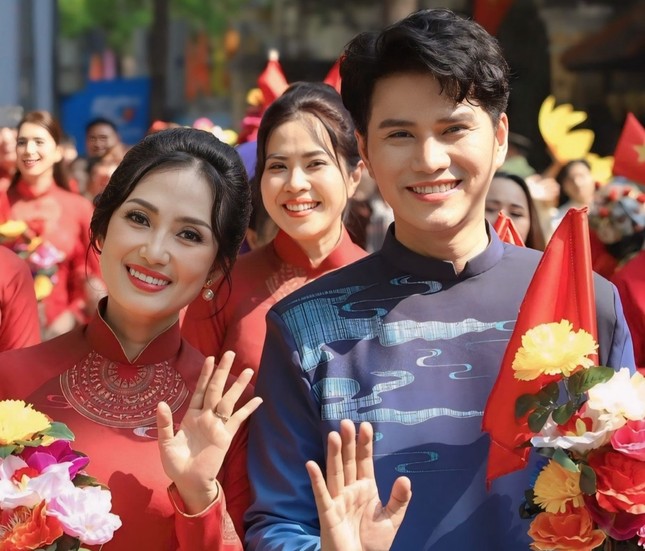 Nữ MC góp giọng trong thời khắc trọng đại của Lễ kỷ niệm 30/4- Ảnh 2.