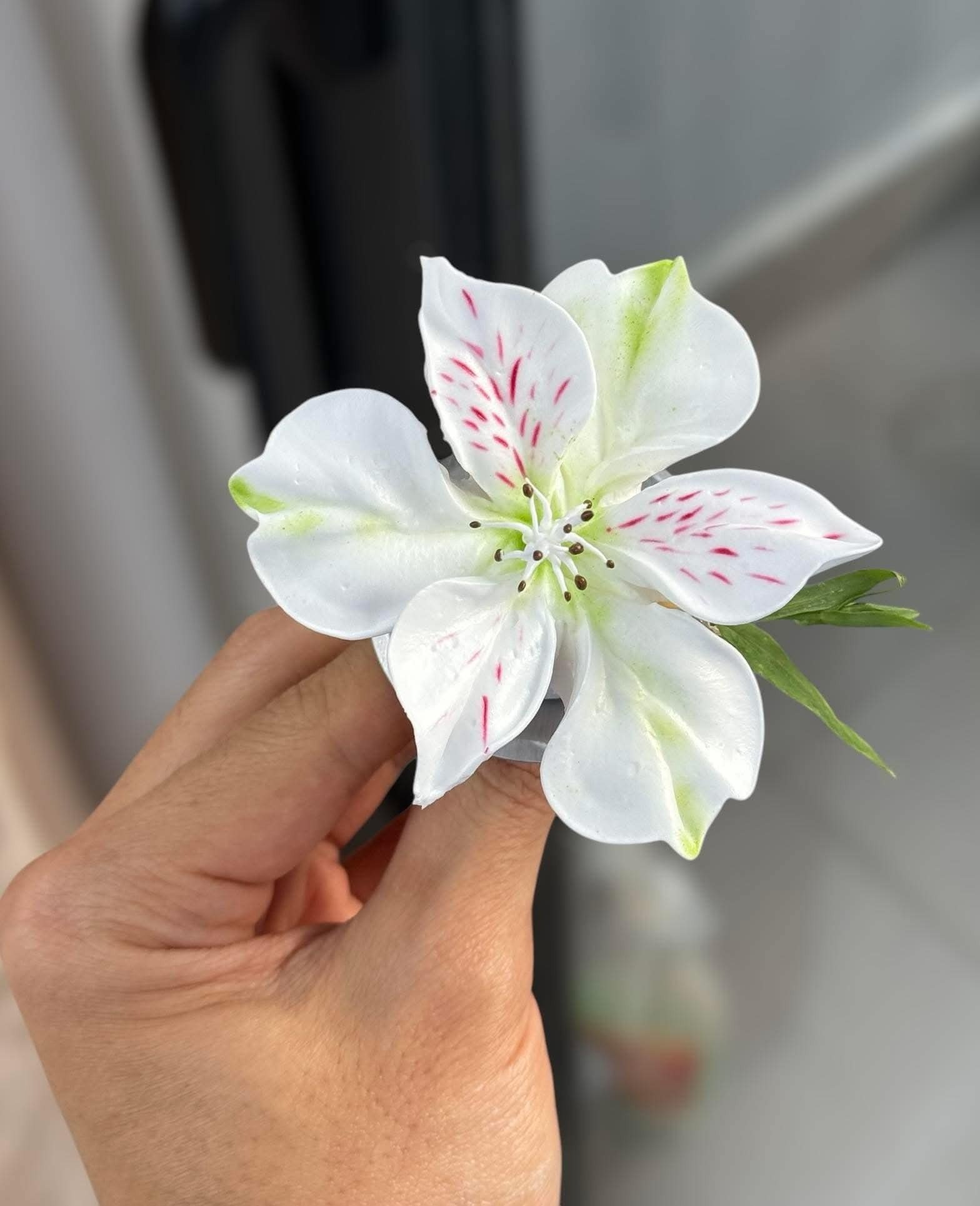 Chàng trai TP.HCM làm hoa bằng kem "thật còn hơn cả hoa thật"- Ảnh 15.