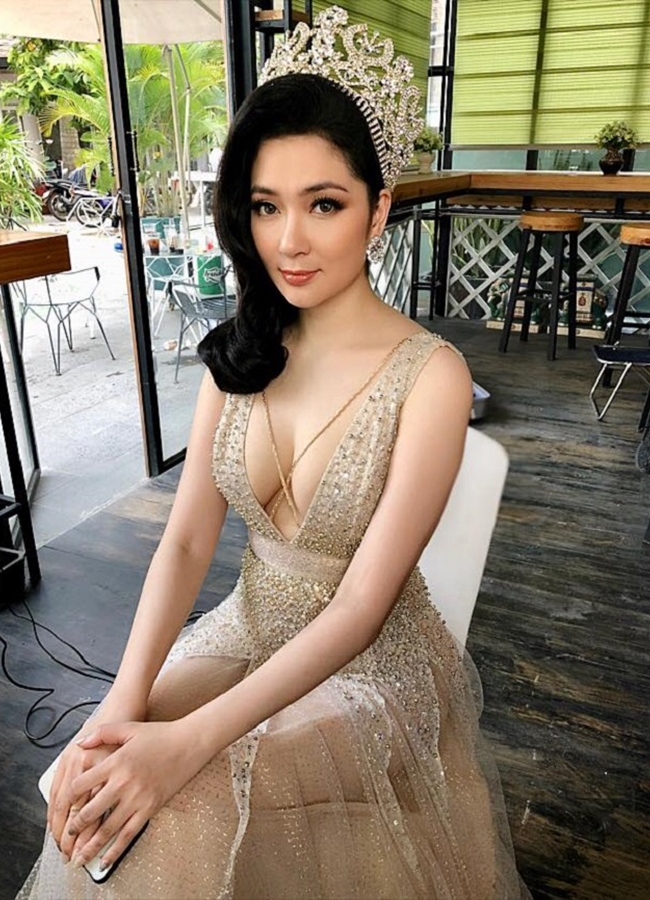 Ba Hoa hậu chọn "ở ẩn" làm mẹ sau đăng quang: Người thấy có lỗi với con, người thú nhận "đuối sức"- Ảnh 1.