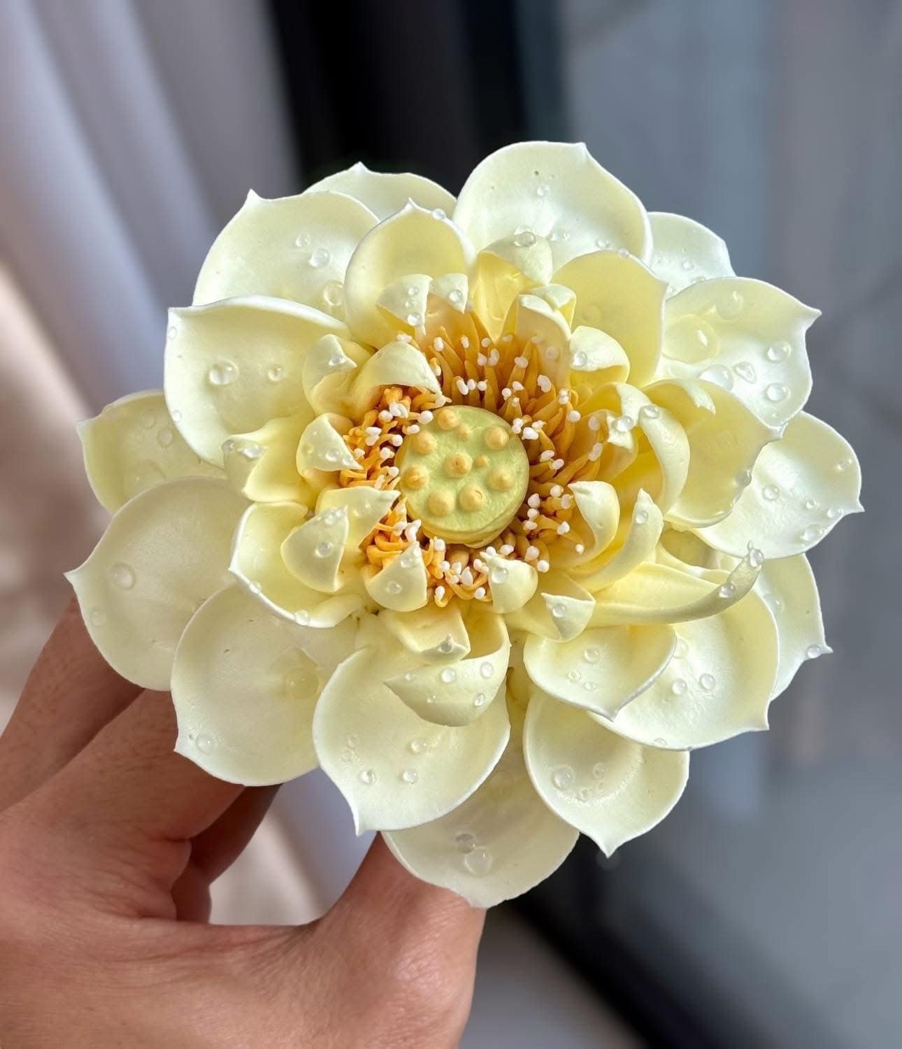 Chàng trai TP.HCM làm hoa bằng kem "thật còn hơn cả hoa thật"- Ảnh 4.