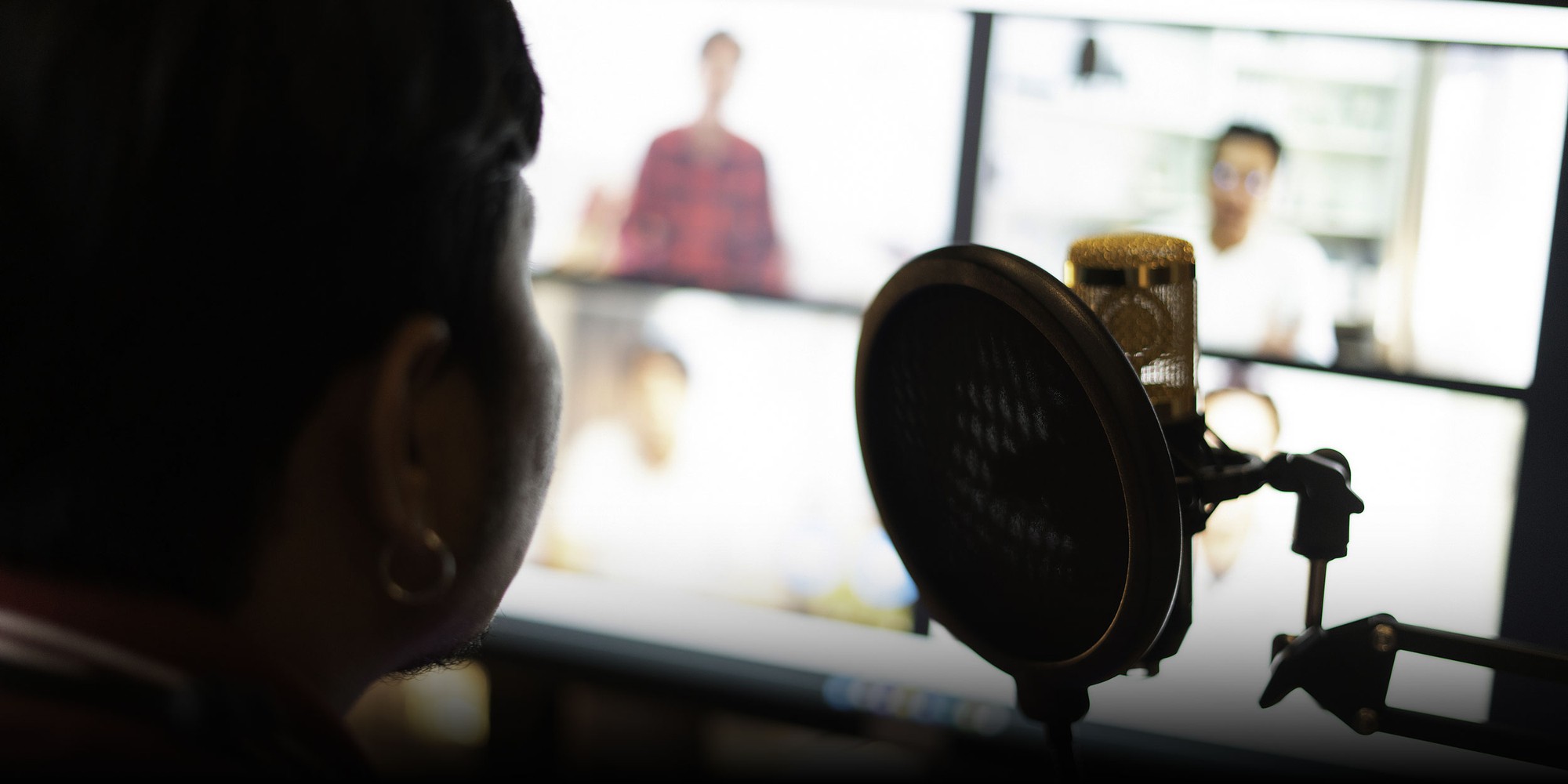 Nghề diễn vai người tương tác trên livestream: Lâu dần trên mạng cái gì cũng là giả, chỉ có người xem là bị lừa đến mức tin thật- Ảnh 1. Nghề diễn vai người tương tác trên livestream: Lâu dần trên mạng cái gì cũng là giả, chỉ có người xem là bị lừa đến mức tin thật- Ảnh 1.