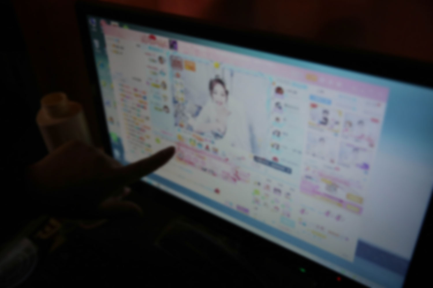 Nghề diễn vai người tương tác trên livestream: Lâu dần trên mạng cái gì cũng là giả, chỉ có người xem là bị lừa đến mức tin thật- Ảnh 4. Nghề diễn vai người tương tác trên livestream: Lâu dần trên mạng cái gì cũng là giả, chỉ có người xem là bị lừa đến mức tin thật- Ảnh 4.