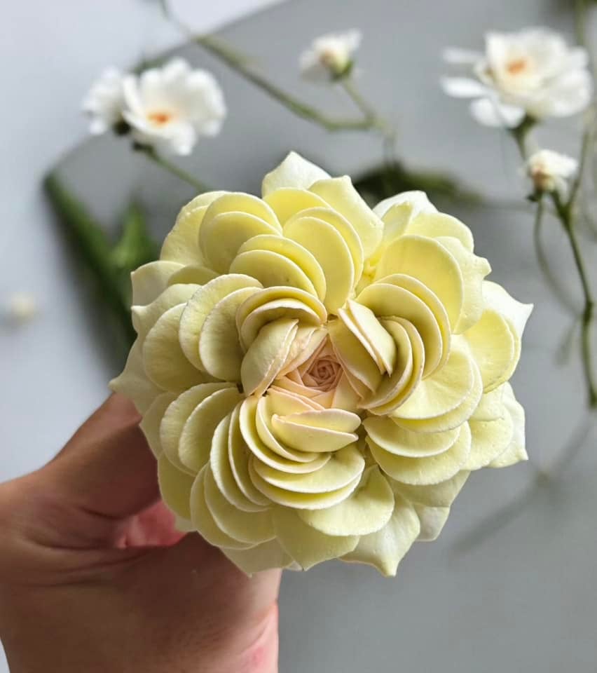 Chàng trai TP.HCM làm hoa bằng kem "thật còn hơn cả hoa thật"- Ảnh 18.