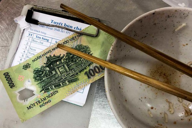 Khách Tây thốt lên 1 câu khi đến Việt Nam: Giờ chúng tôi đã hiểu tại sao ở đây người ta ăn nhiều bữa thế!- Ảnh 4.