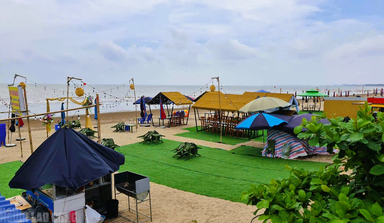 Cảnh khó tin ở bãi biển nổi tiếng tại Thanh Hóa- Ảnh 3.