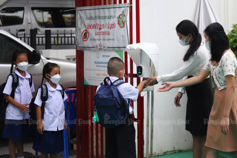 Số ca Covid-19 tại Thái Lan tăng vọt lên 33.000: Cao gấp đôi so với tuần trước, nhiều biện pháp phòng dịch được ban hành- Ảnh 1.