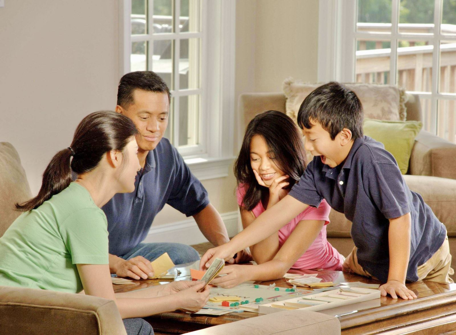 Cô gái nghèo suy sụp chỉ vì một thùng nước khoáng bị cha mẹ "uống trộm": Chuyện "con nhà lính, tính nhà quan" hay bài học giáo dục về "ranh giới" giữa cha mẹ với con cái- Ảnh 5. Cô gái nghèo suy sụp chỉ vì một thùng nước khoáng bị cha mẹ "uống trộm": Chuyện "con nhà lính, tính nhà quan" hay bài học giáo dục về "ranh giới" giữa cha mẹ với con cái- Ảnh 5.