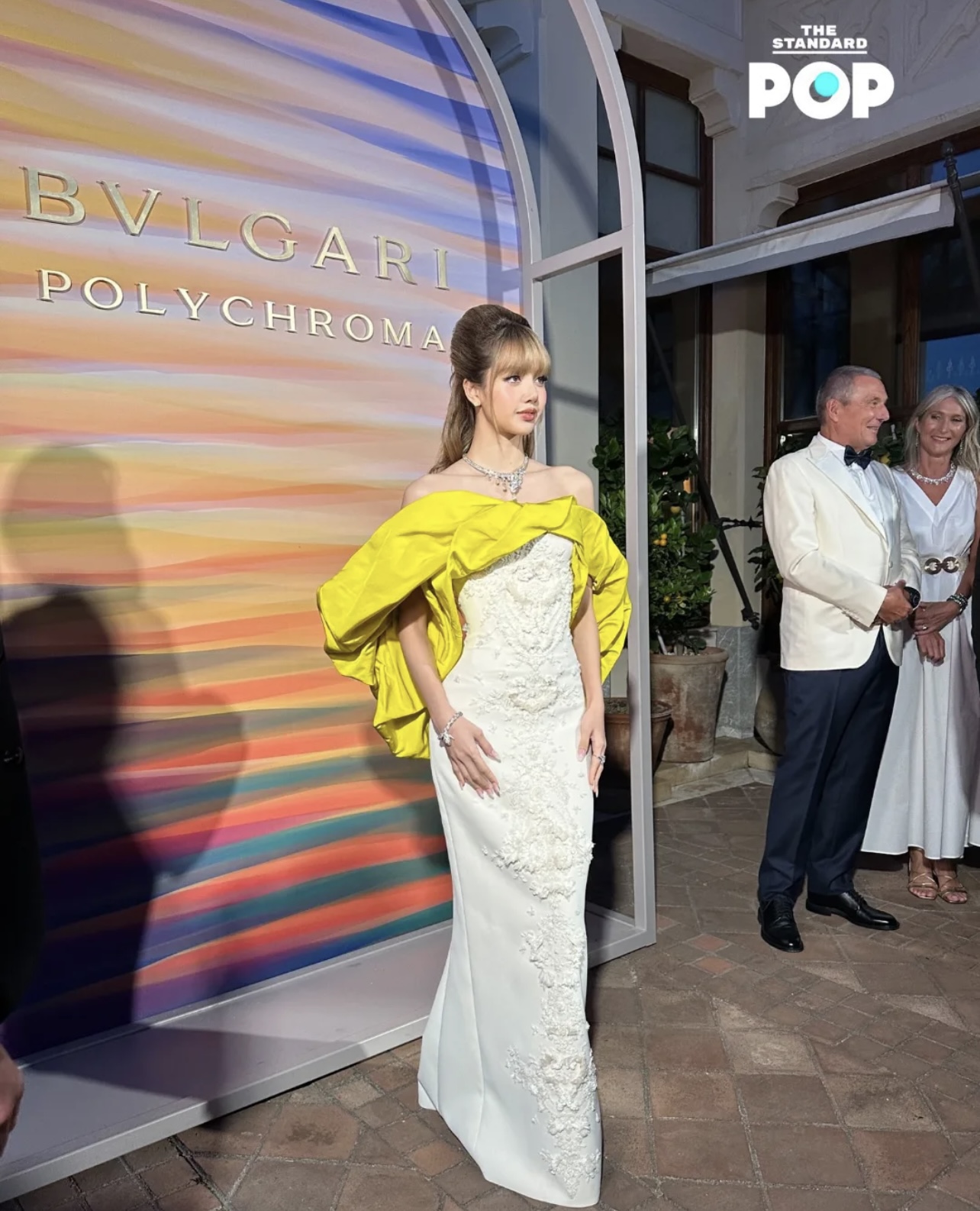 Lisa như công chúa Disney, Lưu Diệc Phi gầy gò bất ngờ qua cam thường tại event BVLGARI- Ảnh 1.